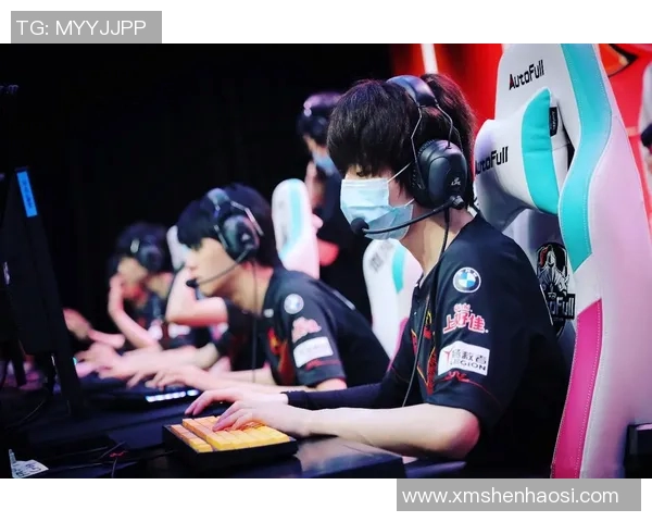 和平精英焦点：深入分析FPX战队的战术灵活性与应变能力